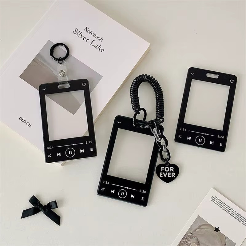 CHENJ Photocard Halter mit Schlüsselanhänger in Schwarz aus Kunststoff - Bild 5