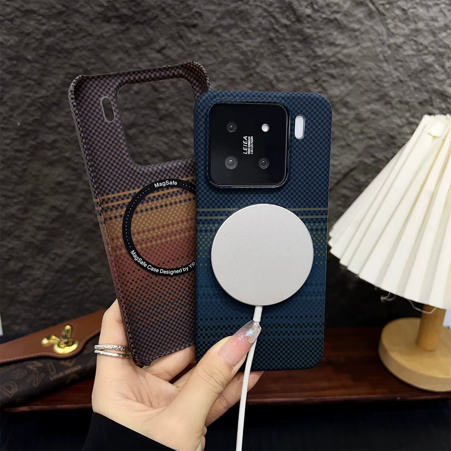 Xiaomi Mi 15 Pro Ultra Schutzhülle mit Carbon Faser und Kevlar Muster in Gold, magnetisch und dünn mit Wärmeableitung - Bild 3