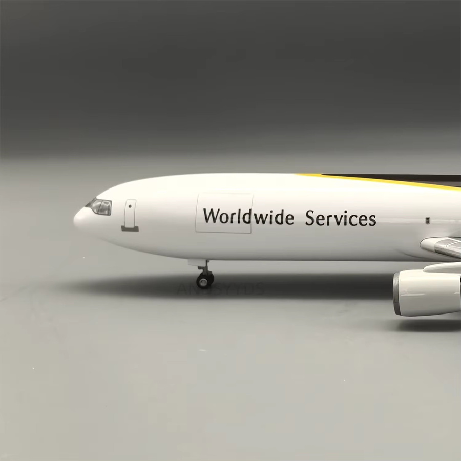 ZOCO MD-11 UPS-Frachtflugzeugmodell, Flugzeugmodell im Maßstab 1:130, mit Rädern und Sockel, ab 14 Jahren - Bild 2