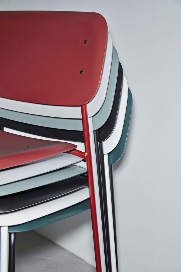 HAY Soft Edge 45 Stapelbarer Stuhl in Schwarz aus Kunststoff und Stahl mit minimalistischem Design und mattem Finish - Bild 1