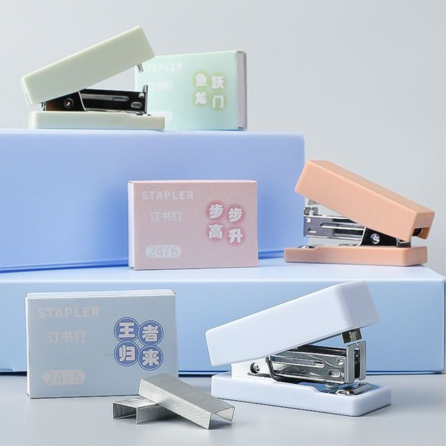 Multifunktionales Mini-Hefter-Set in Pink inklusive 1.000 Heftklammern für Schule und Büro - Bild 1