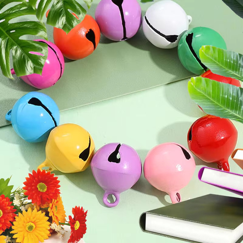 50 Stück bunte Eisen-Weihnachtsglocken als Anhänger für DIY-Bastelmaterial und Weihnachtsdekoration - Bild 4