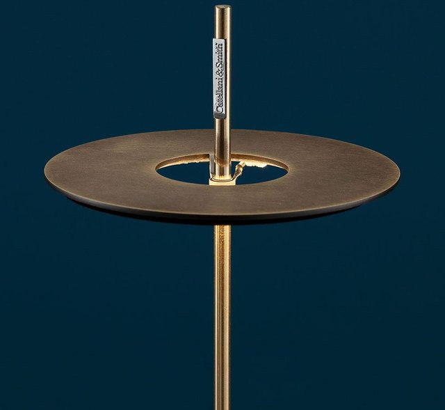 Catellani & Smith Giulietta BE F LED-Stehleuchte aus Messing in Gold/Messing und Schwarz mit Akku, dimmbar und warmweißem Licht (2700K) - Bild 1