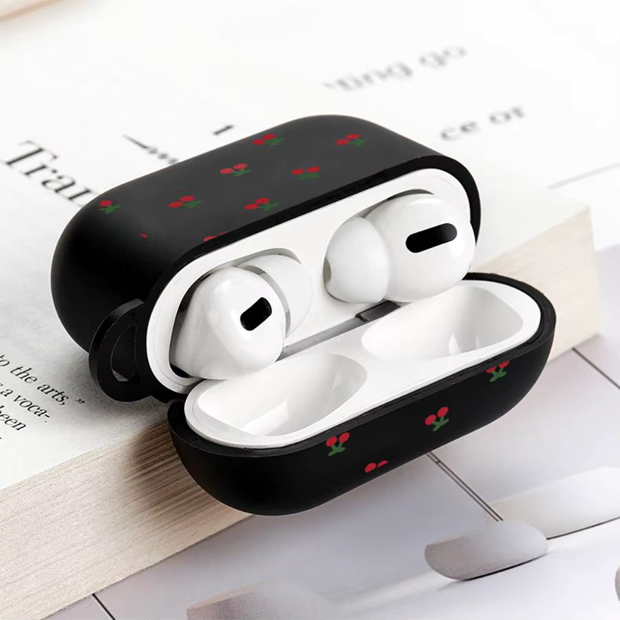 Schutzhülle für Apple AirPods 1, 2, 3 und Pro/Pro 2 mit niedlichem Cartoon-Kirsch-Lichee-Muster in Schwarz - Bild 5