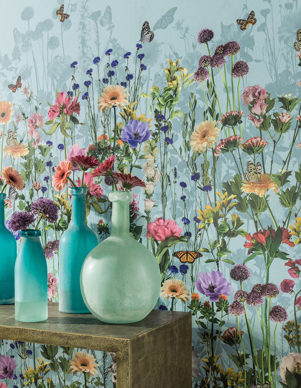 Osborne & Little Matthew Williamson Wallpaper Deya Meadow Marmara Mural in Blau und Multicolour mit floralem und botanischem Design - Bild 3