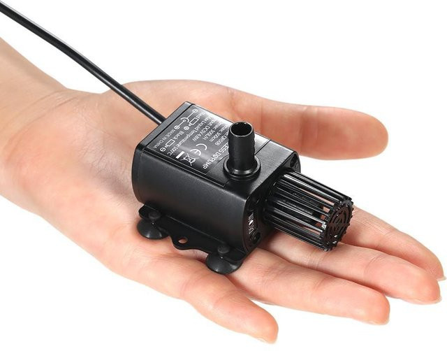 KaiSai Ultraleise Mini-Bürstenlos-Wasserpumpe mit USB DC5V, Wasserdicht und Tauchfähig für Aquarien und Springbrunnen, 4,8W, 300 l Förderhöhe - Bild 1