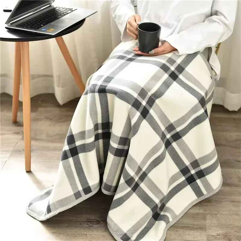 DUTRIEUX Fleece-Überwurfdecke mit Ärmeln und Knöpfen, kariertes Design, warm für Winter, Büro und Reisen, B/T: 130 x 80 cm - Bild 5