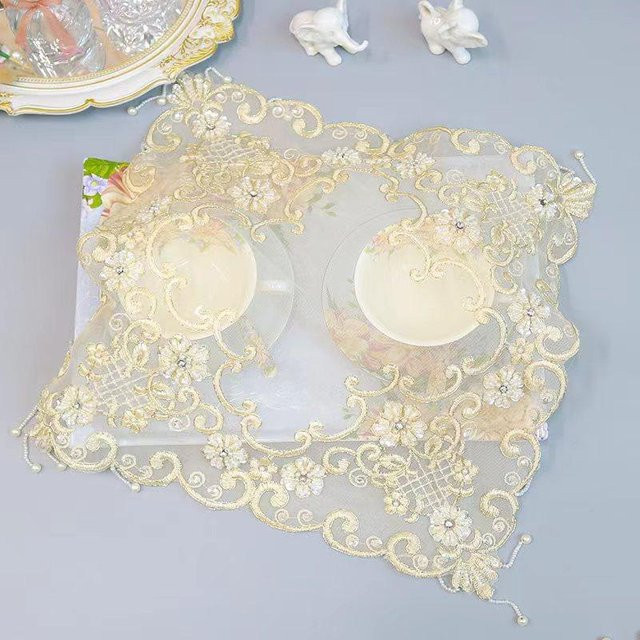 Yiran Furniture Tischdecke mit Blumen-Stickerei und Perlen, Beige, B/T/H: 38 x 38 x 38 cm - Bild 1