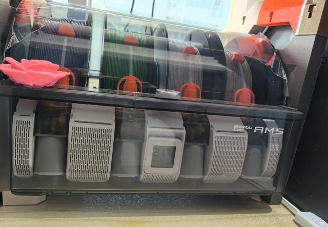BambuLab AMS Trockenmittelbox mit Hygrometer und Kabelschutzabdeckung im siebteiligen Set - Bild 1