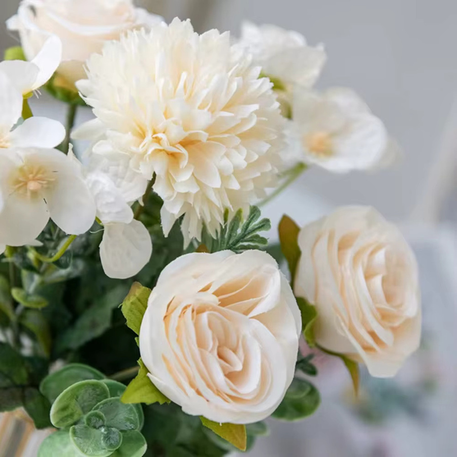 ZQCY Künstliche Blumen Strauß aus Seide mit Rosen und Chrysanthemen in Weiß für Hochzeit und Dekoration - Bild 2