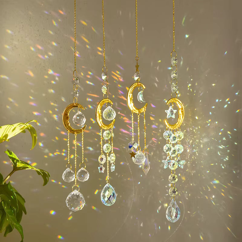 Kristall-Windspiel mit Sonne und Mond als dekorativer Sonnenfänger aus transparentem Glas für Balkon und Terrasse - Bild 3