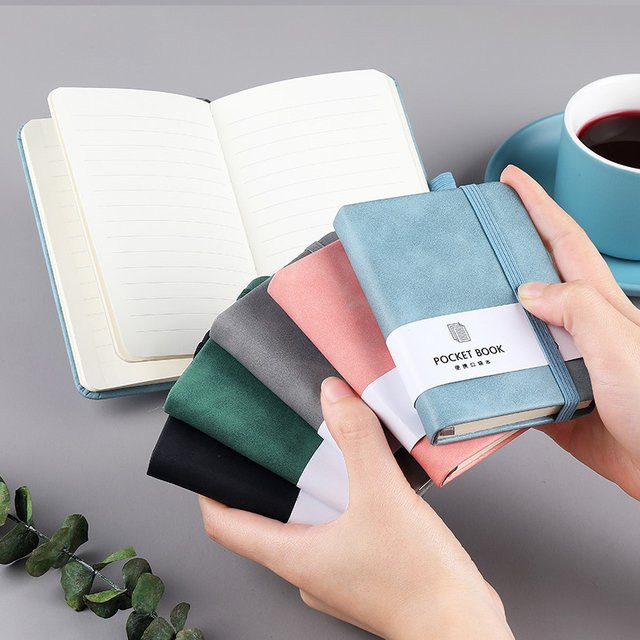 2 Stück A7 Mini-Notizbuch Set mit Stifthalter, liniertes Hardcover aus Kunstleder in Multicolor, Notizblock für Schule und Büro - Bild 1