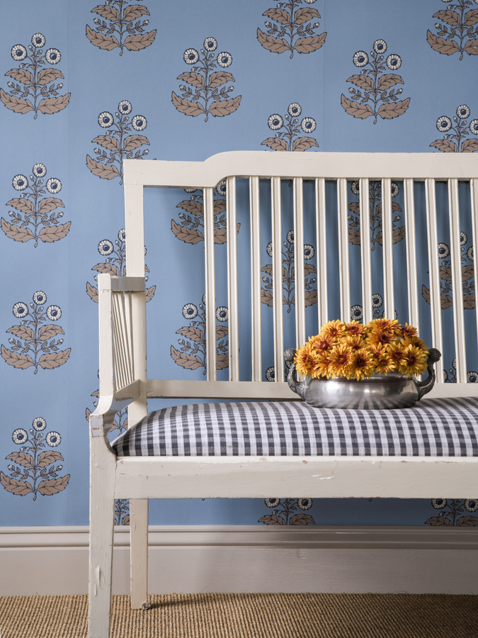Emma von Brömssen Tapete Floret Dala Blue mit floralem Botanik-Muster im Country-House-Stil - Bild 1