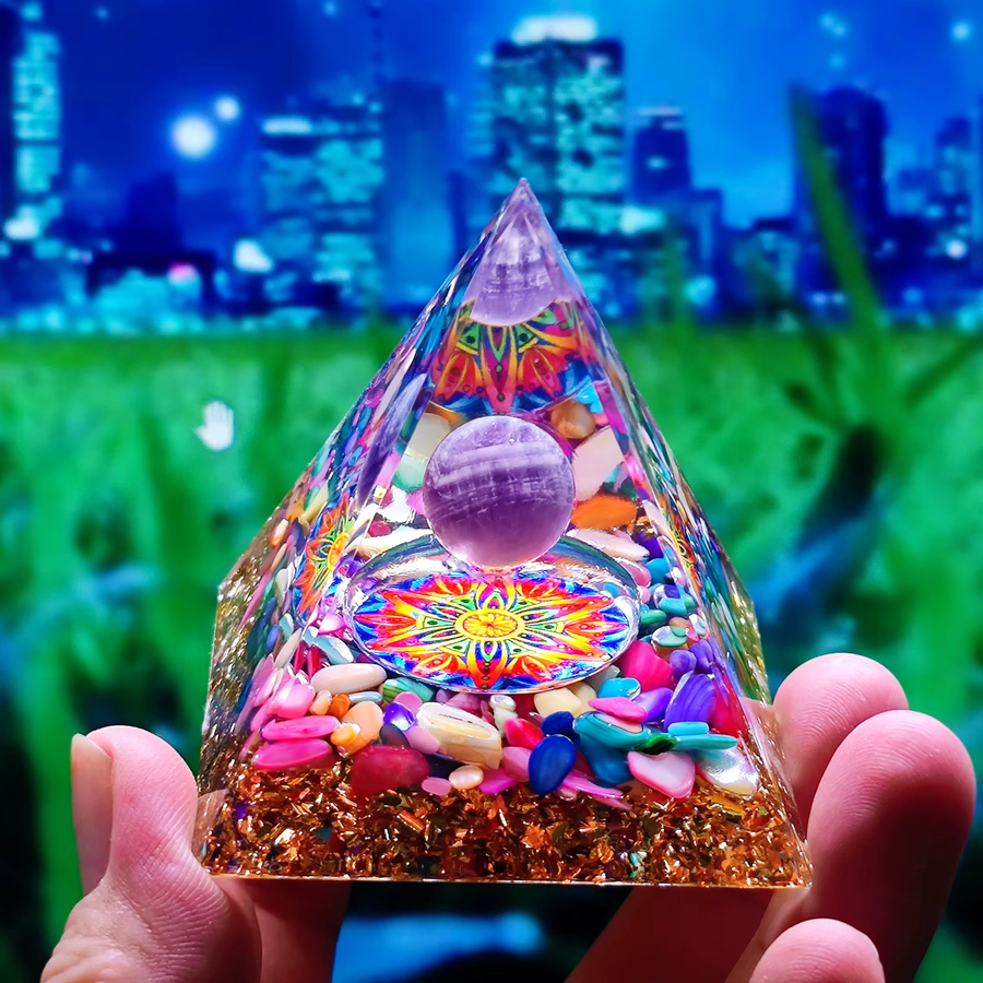 Orgonit Energiepyramide mit Amethyst Kugel in Lila als Chakra Werkzeug und Reiki Heilkristall Ornament - Bild 3