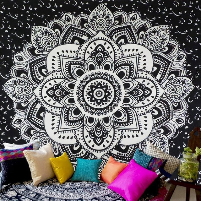 VIKAMA Mandala-Wandteppich in Schwarz-Weiß mit böhmischem Blumenmuster als Wandbehang für dein Wohnzimmer oder Schlafzimmer - Bild 1