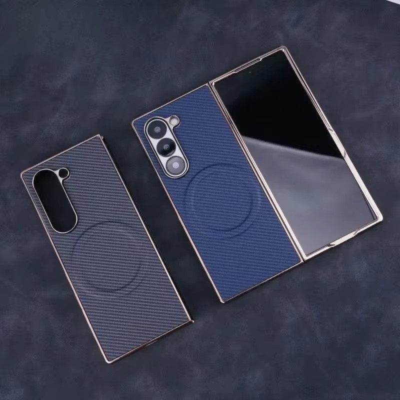 Luxuriöse magnetische Schutzhülle im Kohlefaser-Muster für Samsung Galaxy Z Fold 7, 6, 5, 4, 3 5G in Gold, stoßfeste Hülle mit kabellosem Schnellladen - Bild 1