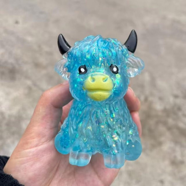 Maltose Squishy Hochlandkuh, Quetschspielzeug, blau, mit Glitzer - Bild 1