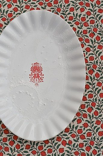 Jotex BONNIE Servierteller aus Keramik, oval, floral, Weiß/Rot, B: 36,5 cm, T: 27,0 cm, H: 3,5 cm - Bild 1