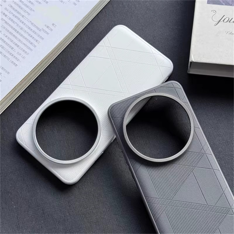 Luxus Handyhülle aus Leder und Silikon mit gestreiftem Gitter Design für Xiaomi 13 Ultra, 14 Ultra, 15 Ultra und 17 Ultra in Grau - Bild 3