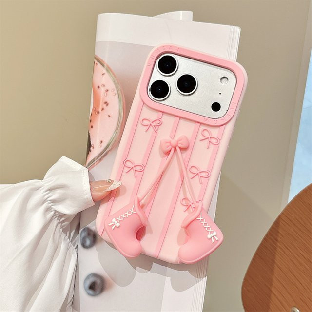 MUQGEW Handyhülle für iPhone 17 16 15 14 13 Pro Max Plus mit 3D-Cartoon-Stiefel-Motiv in Rosa, weiches Silikon mit Schleife und Anhänger - Bild 1