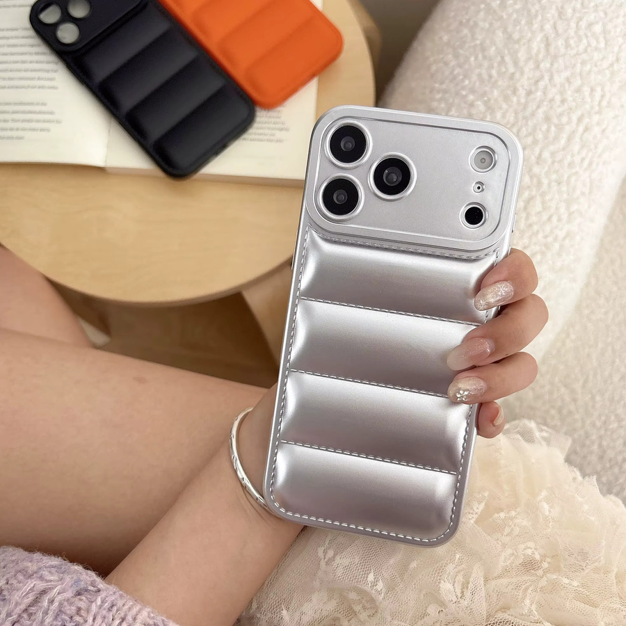 iPhone Handyhülle mit sommerlichem Daunenjacken-Muster in Silber, weiche und stoßfeste Rückseite für iPhone 17 16 15 14 13 Pro Max - Bild 1