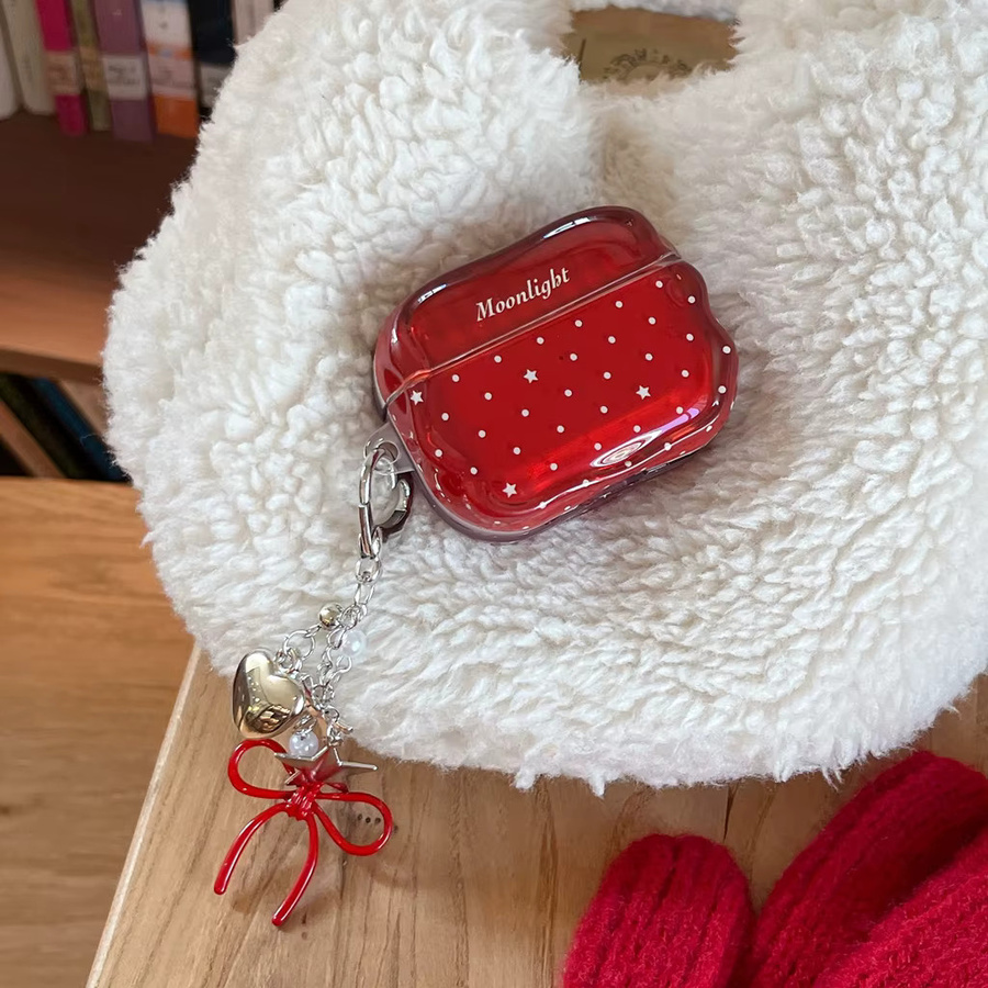 Rote Kopfhörer-Hülle für Apple AirPods 1, 2, 3, 4 und Pro 2/3 mit Sternen- und Punktmuster sowie Schleife und Liebesanhänger - Bild 4