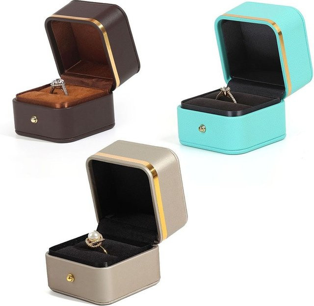 Elegante quadratische Ringbox aus PU-Leder in Gold mit Samtinterieur für Schmuckpräsentationen und Verlobungen - Bild 1