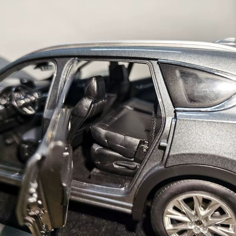 Welly Mazda CX-8 SUV Automodell aus Metall in Grau, Maßstab 1:18 - Bild 6