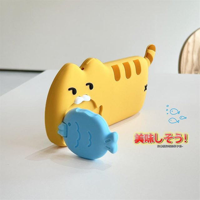 Niedliche 3D Katze frisst Fisch Silikon Handyhülle für Apple iPhone 15 in Gelb - Bild 1