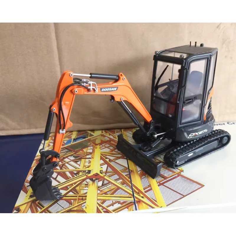 HYINUO Doosan DX27Z Raupenbagger Gabelstapler, technisches Fahrzeugmodell, Maßstab 1:25, Metall, ab 14 Jahren - Bild 3