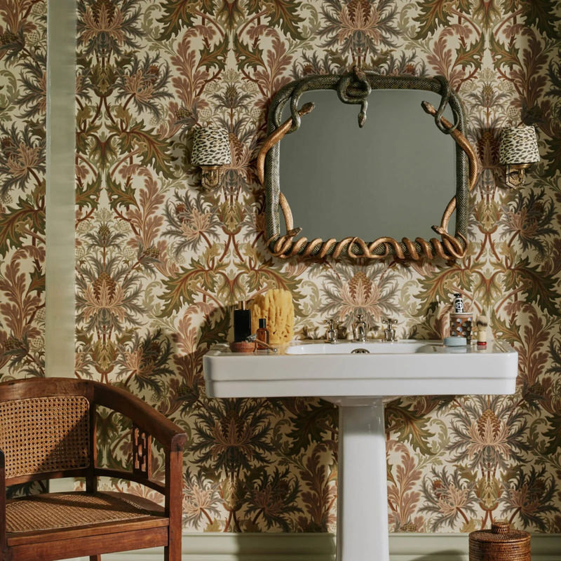 House of Hackney Tapete Aquifolia in Ecru mit floralem Art Nouveau Design und botanischem Muster - Bild 2