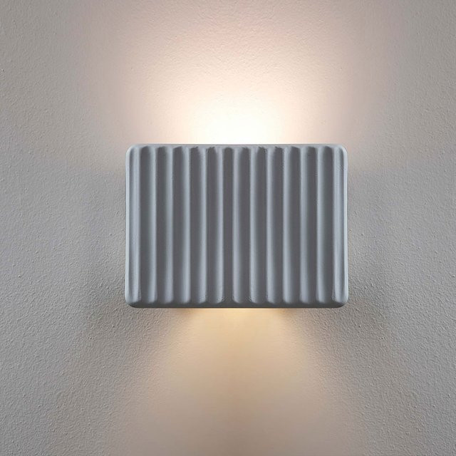 Karman Umarell LED-Wandleuchte in Weiß Matt aus Keramik mit warmweißem Licht (2700K) - Bild 1