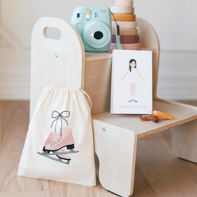 Weiße Kordelzug Tasche mit Eislaufen-Motiv für Kinder als Party Gastgeschenk oder Dekoration - Bild 1