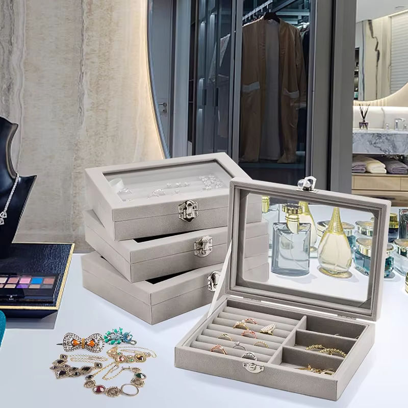Tragbarer Schmuck-Organizer aus Samt in Grau für Ringe, Ohrringe und Schmuckdisplay - Bild 4