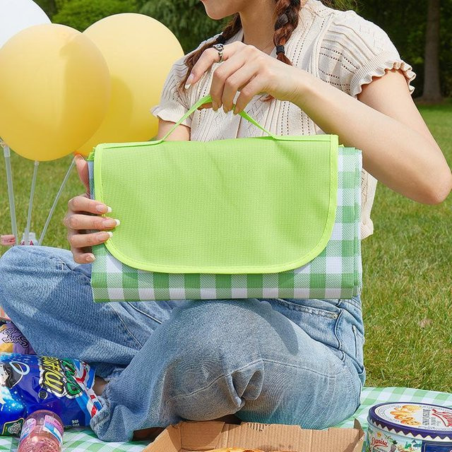 Wasserdichte Outdoor-Picknickdecke von ZCXU in Grün, faltbare Strandmatte für Camping und Wandern, B/T: 150 x 80 cm - Bild 1