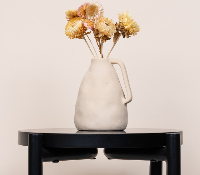 Keramik Vase mit Henkel von BLUME2000 in Beige im Japandi Design, Höhe: 14,0 cm, Breite: 12,5 cm, Tiefe: 12,5 cm - Bild 1