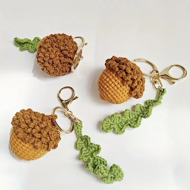 HJUEY Schlüsselanhänger, Eichel und Puppe, gestricktes Design, Unisex - Bild 1