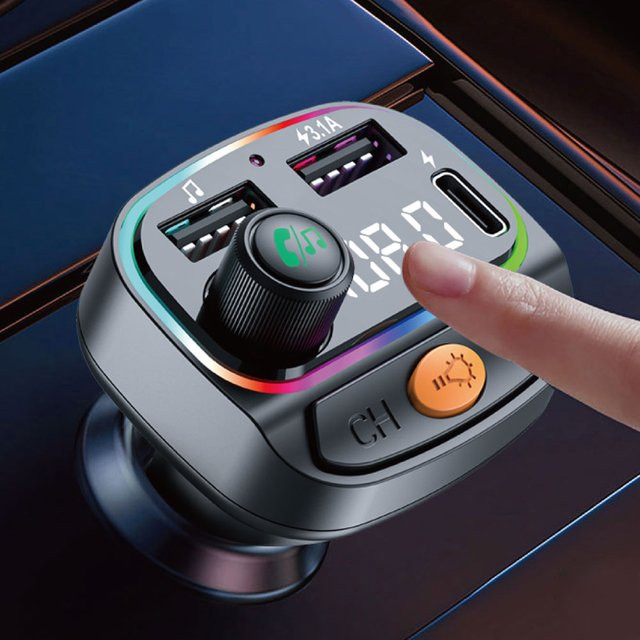 LUTU Bluetooth 5.3 FM Sender für das Auto mit Typ-C Schnellladefunktion und Freisprecheinrichtung in Schwarz - Bild 1