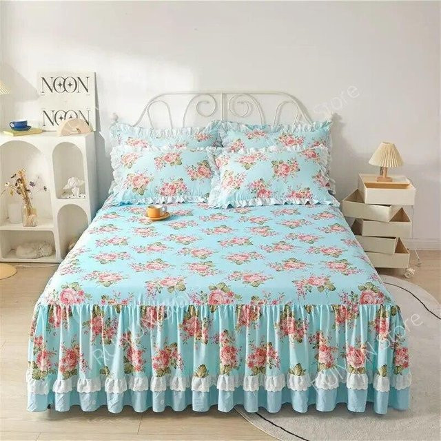 Bettrock von Your Warm Home aus 100 % Baumwolle mit Blumenmuster und gekräuselter Spitze in Blau, B/T/H: 120 x 200 cm - Bild 1