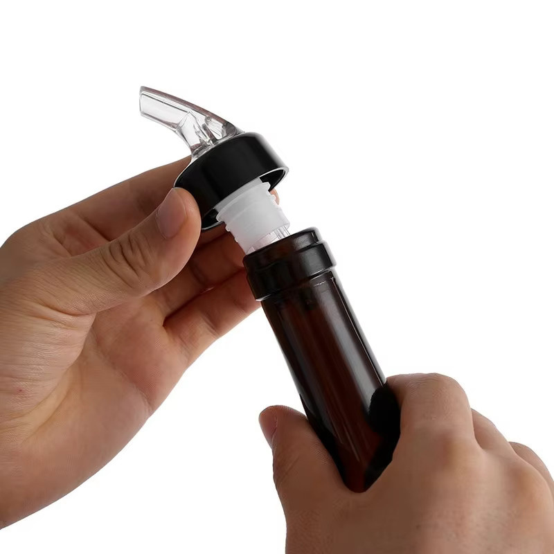 Auslaufsicherer Kunststoff Schnaps Ausgießer in Weiß für Wein und Olivenöl mit 30 ml Füllmenge - Bild 5