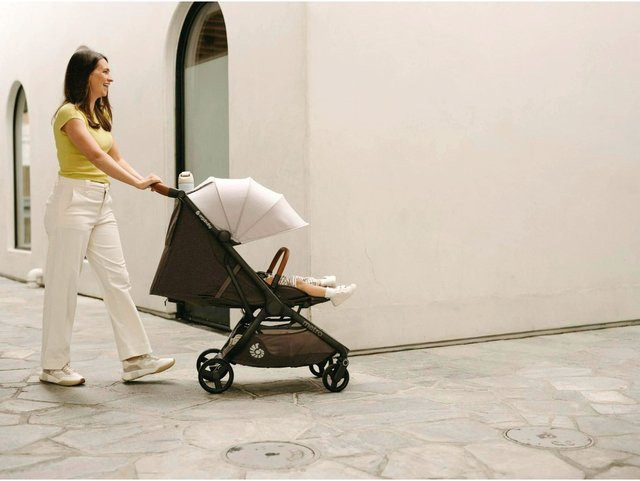 Ergobaby Buggy Metro 3 Deluxe Travel Buggy in Grau mit Kunstleder-Details - Bild 1