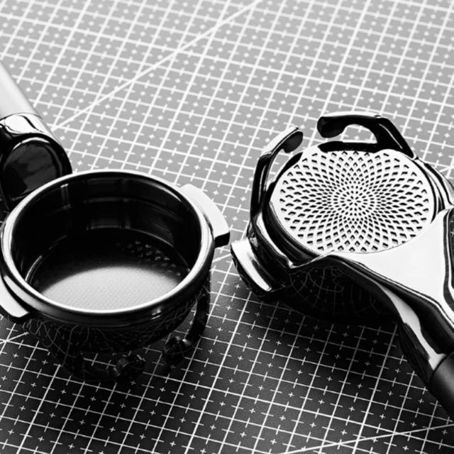 IKAPE Espresso Bottomless Portafilter aus Edelstahl in Tiefschwarz mit Präzisionsfilterkörben für 58mm E61 und La Marzocco Maschinen - Bild 1
