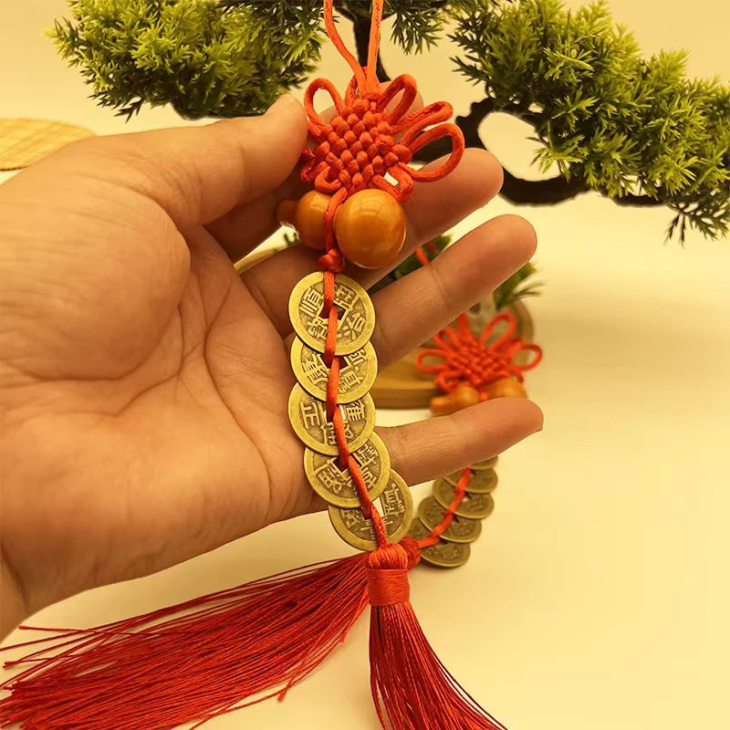 Chinesische Feng Shui-Münzen mit handgefertigtem rotem Netzknoten als hängende Dekoration für Erfolg und Reichtum in Rot - Bild 4