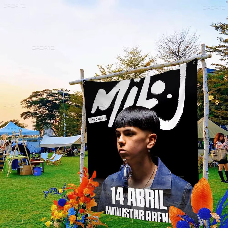 Singer M-Milo J Banner in Schwarz als dekorative Textil-Hängeflagge im INS-Stil für Outdoor-Partys, B: 70 cm, H: 50 cm - Bild 2