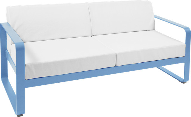 Fermob Bellevie 2 Sitzer Sofa aus pulverbeschichtetem Aluminium mit UV-beständigen Polstern in Weiß und Blau - Bild 1