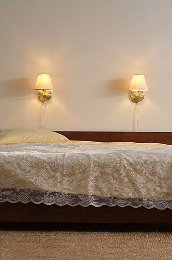 Jotex LASSE Wandlampe im 2er-Pack aus Messing in Gold/Brass mit Stoffschirm und E14 Fassung - Bild 1