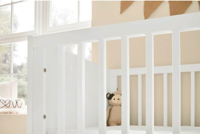 Pinolino Babybett Juna in Weiß und Eiche mit Drop-Side im skandinavischen Design, B/T: 140 x 70 cm - Bild 1