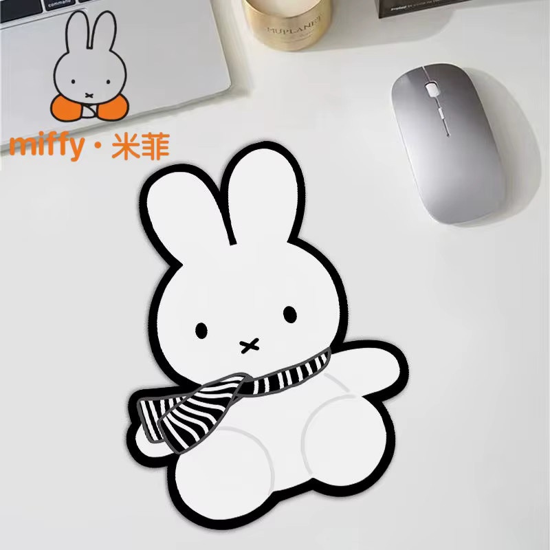 Miffy Mauspad in Weiß mit kreativem Cartoon-Kawaii-Druck als rutschfeste Schreibtischunterlage - Bild 2