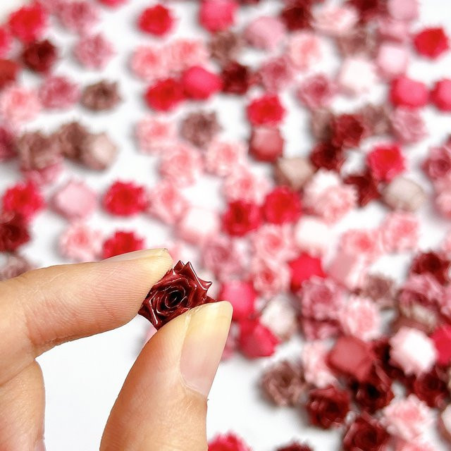 Rosen-Nagel-Charms aus Kunstharz, glänzend, einfarbig - Bild 1