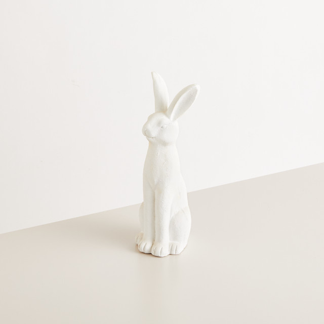 Sitzender Hase aus Fiberglas in Weiß von BLUME2000 als moderne Osterdeko für den Tisch, Höhe: 40,0 cm - Bild 1